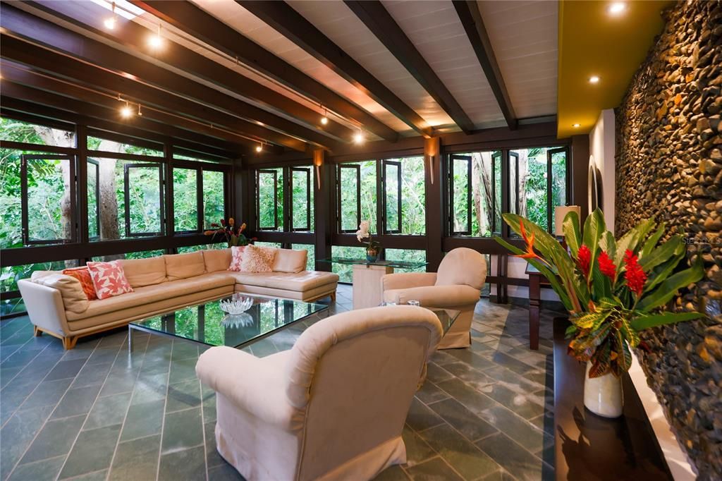 Active With Contract: $1,890,000 (5 beds, 4 baths, 6000 Square Feet)