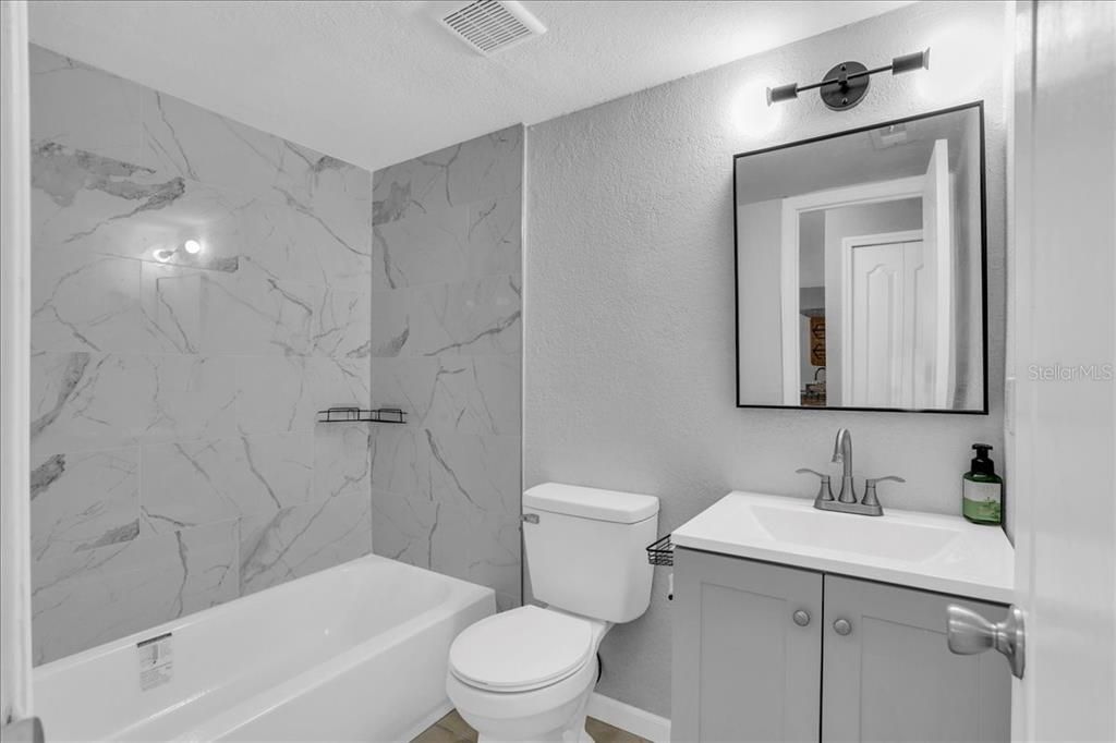 На продажу: $167,900 (2 спален, 2 ванн, 918 Квадратных фут)