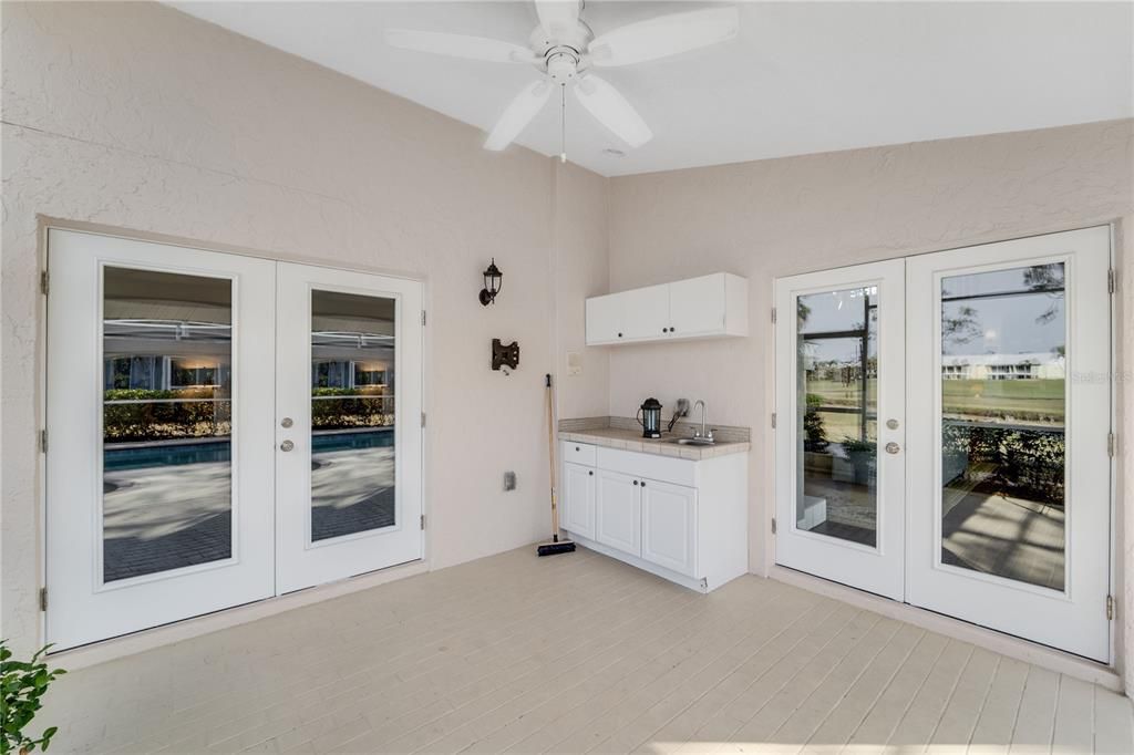 Outdoor kitchen area