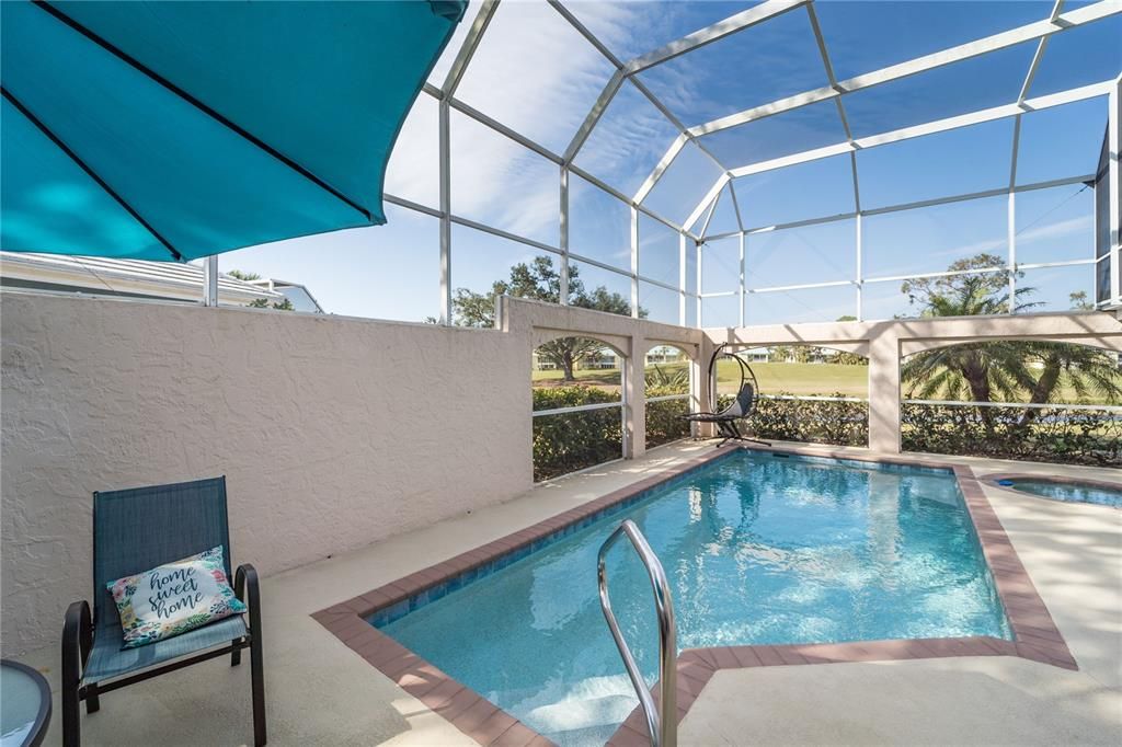 Beautiful pool and cage