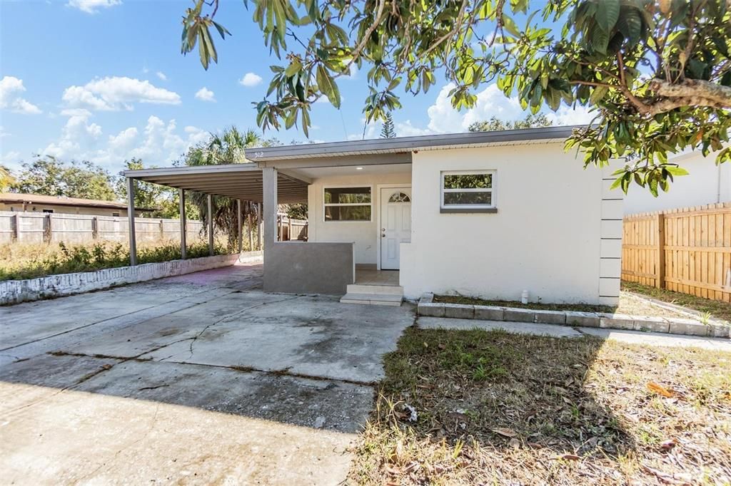 Recently Rented: $2,399 (5 beds, 2 baths, 1277 Square Feet)
