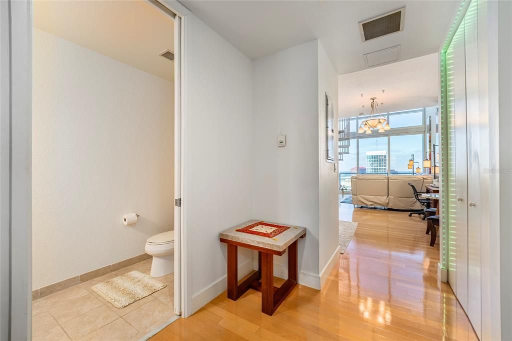 For Sale: $359,900 (1 beds, 1 baths, 932 Square Feet)