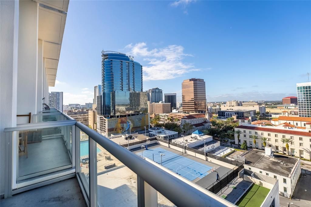 For Sale: $359,900 (1 beds, 1 baths, 932 Square Feet)