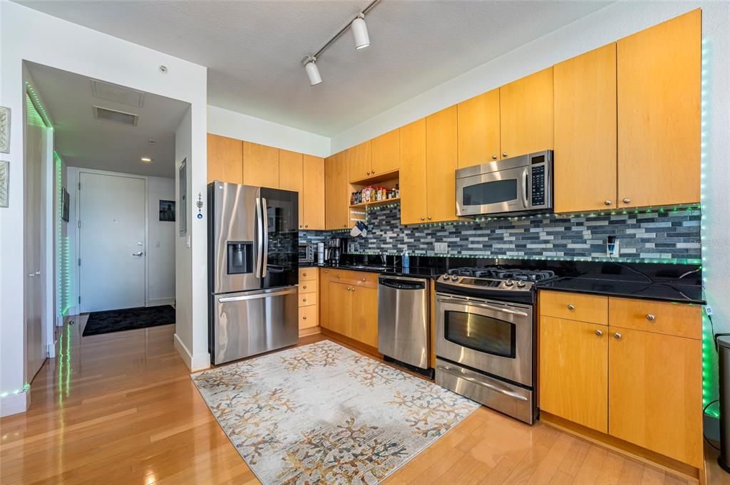 For Sale: $359,900 (1 beds, 1 baths, 932 Square Feet)