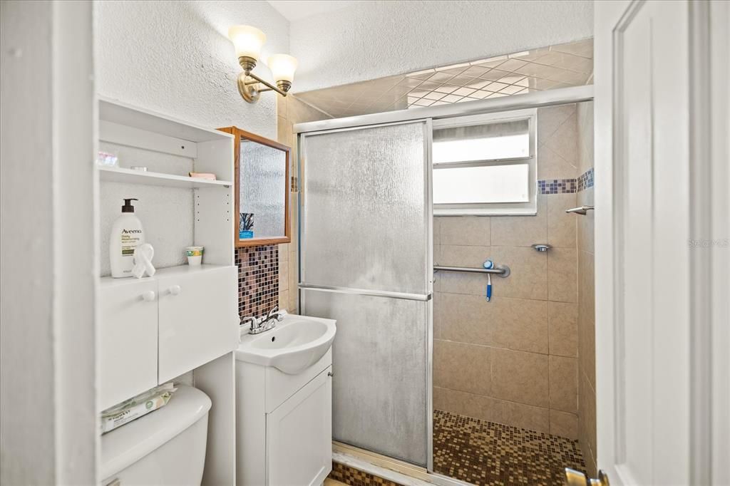 For Sale: $195,000 (3 beds, 1 baths, 936 Square Feet)