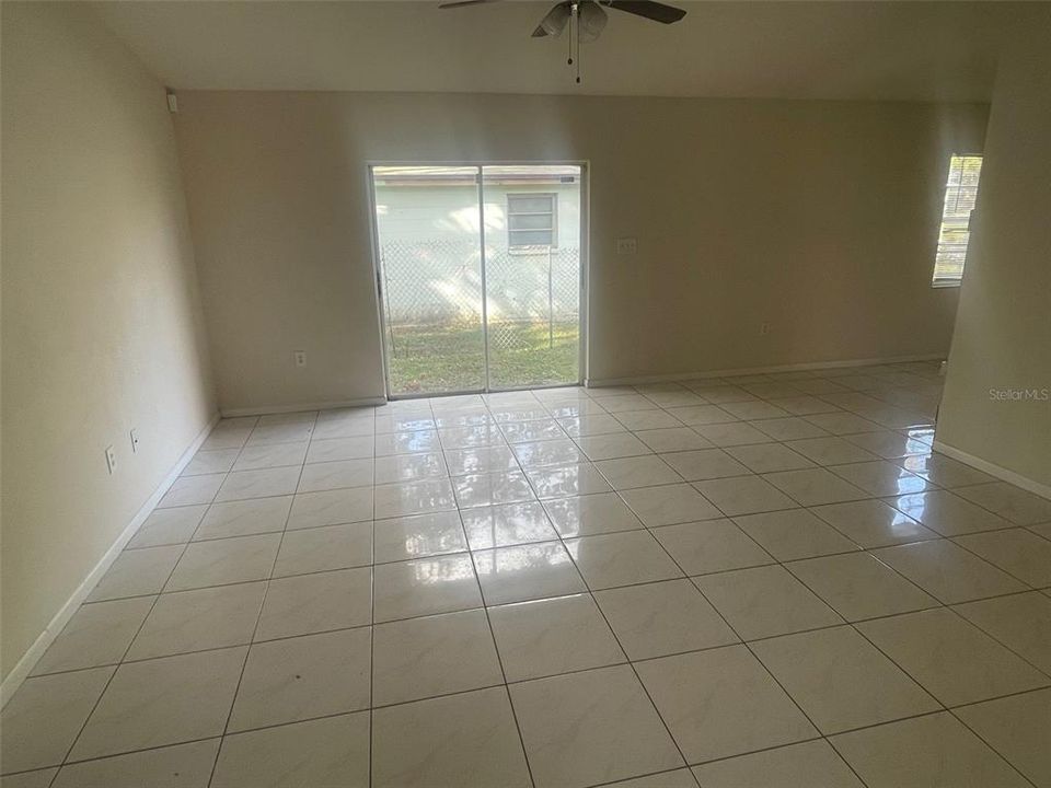 For Rent: $2,095 (3 beds, 2 baths, 1572 Square Feet)