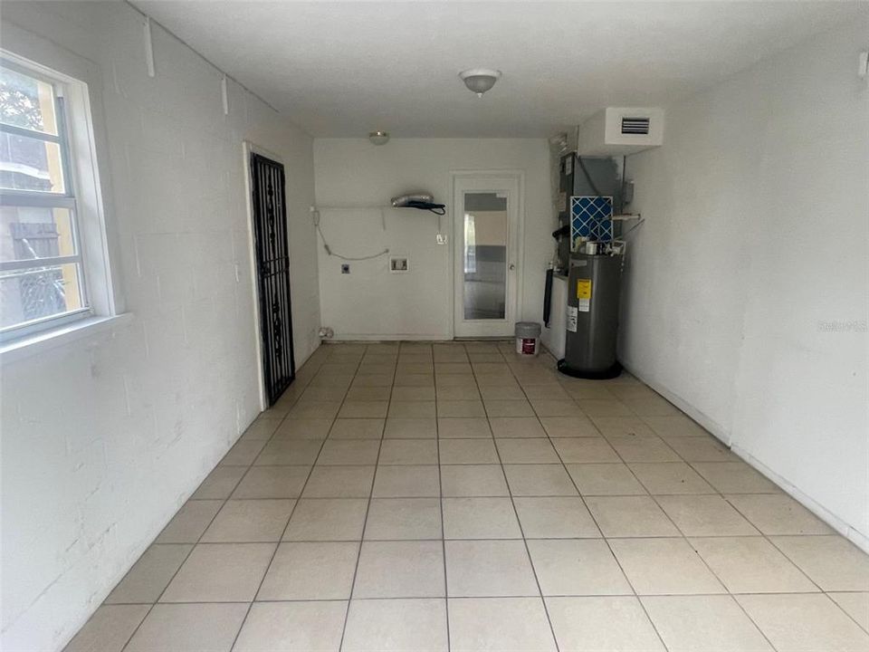 For Rent: $2,095 (3 beds, 2 baths, 1572 Square Feet)