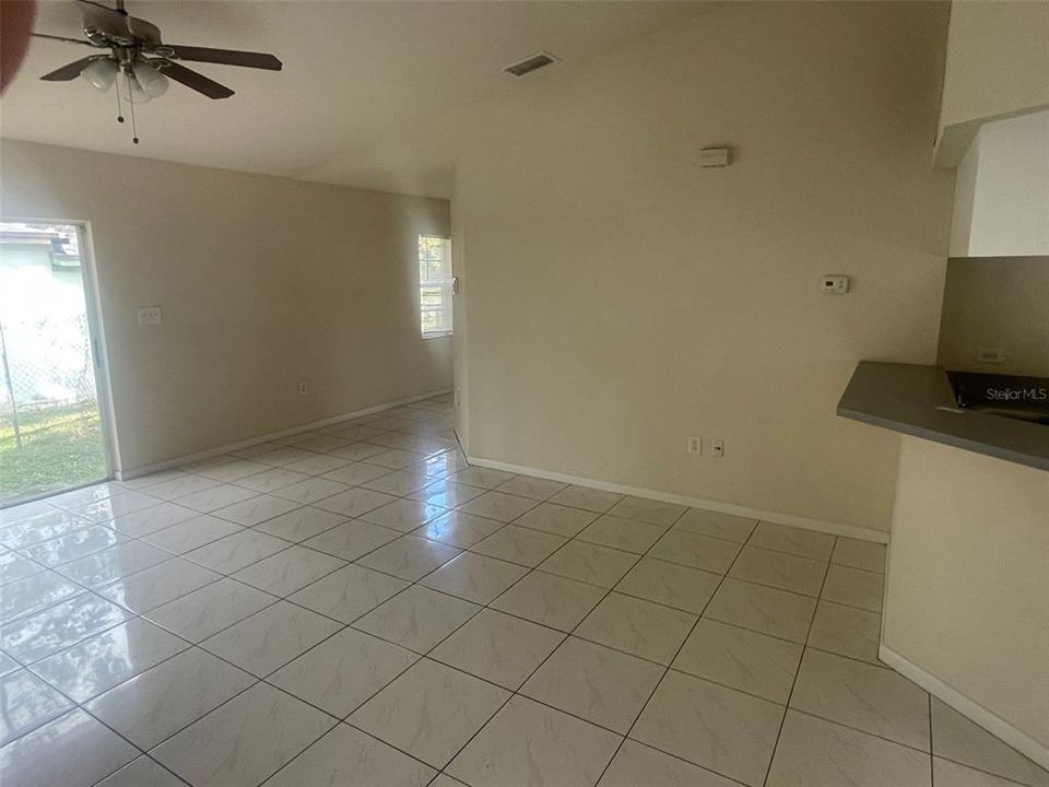 For Rent: $2,095 (3 beds, 2 baths, 1572 Square Feet)