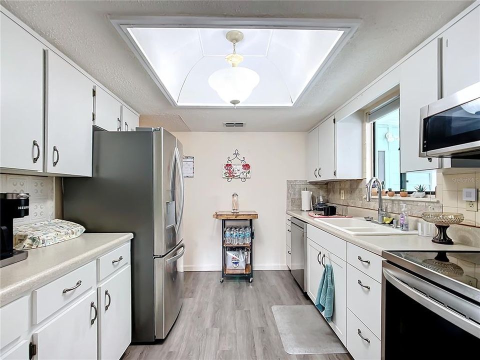 For Sale: $180,000 (2 beds, 2 baths, 1144 Square Feet)