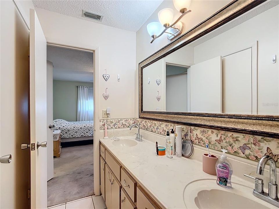 For Sale: $180,000 (2 beds, 2 baths, 1144 Square Feet)