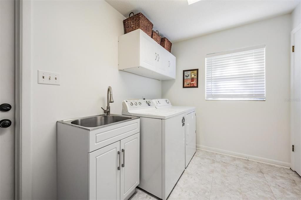 Laundry room - washer/dryer stay