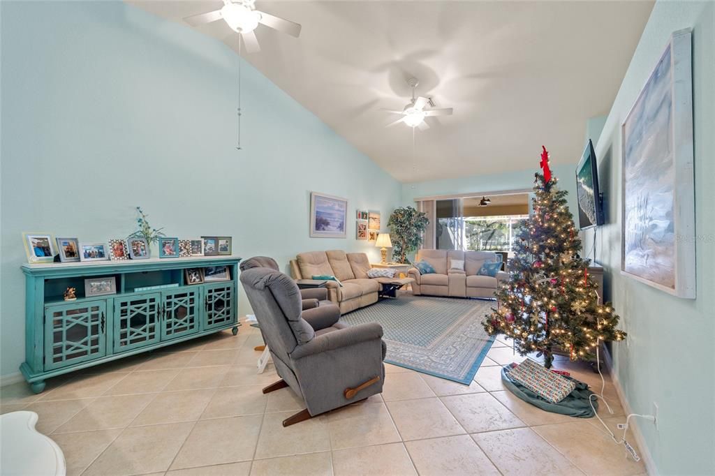 For Sale: $297,500 (2 beds, 2 baths, 1451 Square Feet)