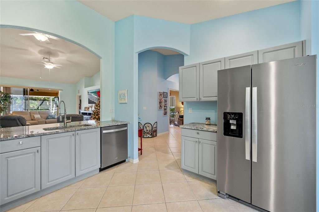 For Sale: $297,500 (2 beds, 2 baths, 1451 Square Feet)