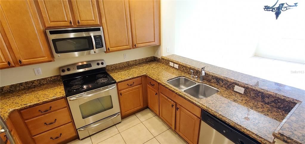 For Rent: $1,975 (3 beds, 2 baths, 1420 Square Feet)