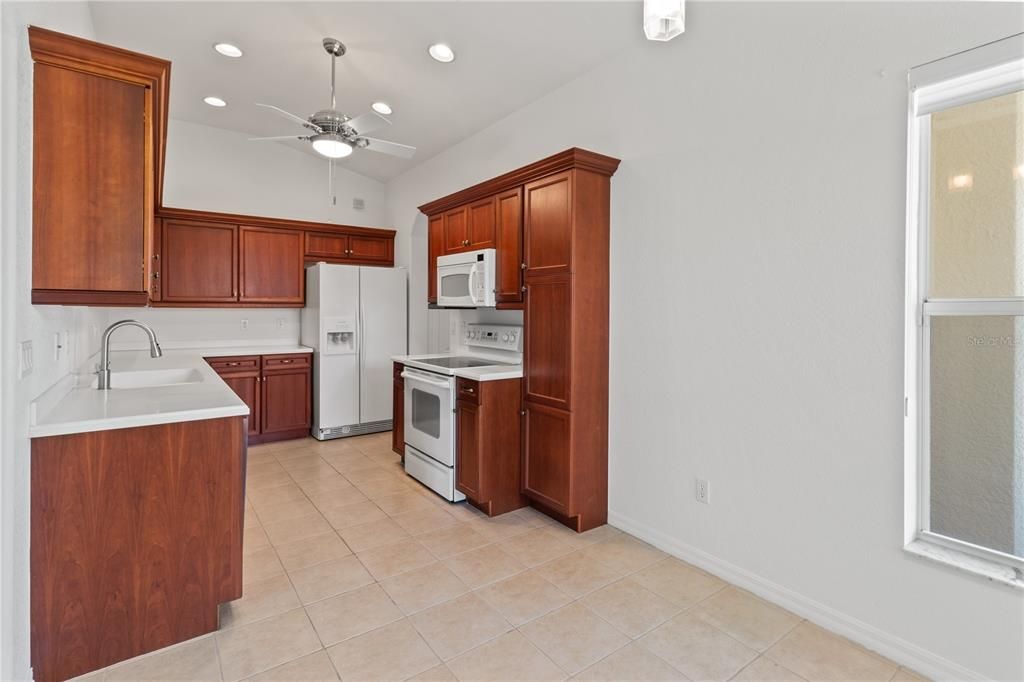 For Rent: $2,900 (2 beds, 2 baths, 1385 Square Feet)