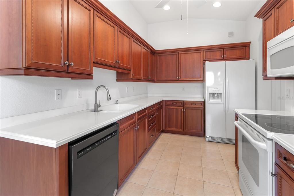 For Rent: $2,900 (2 beds, 2 baths, 1385 Square Feet)