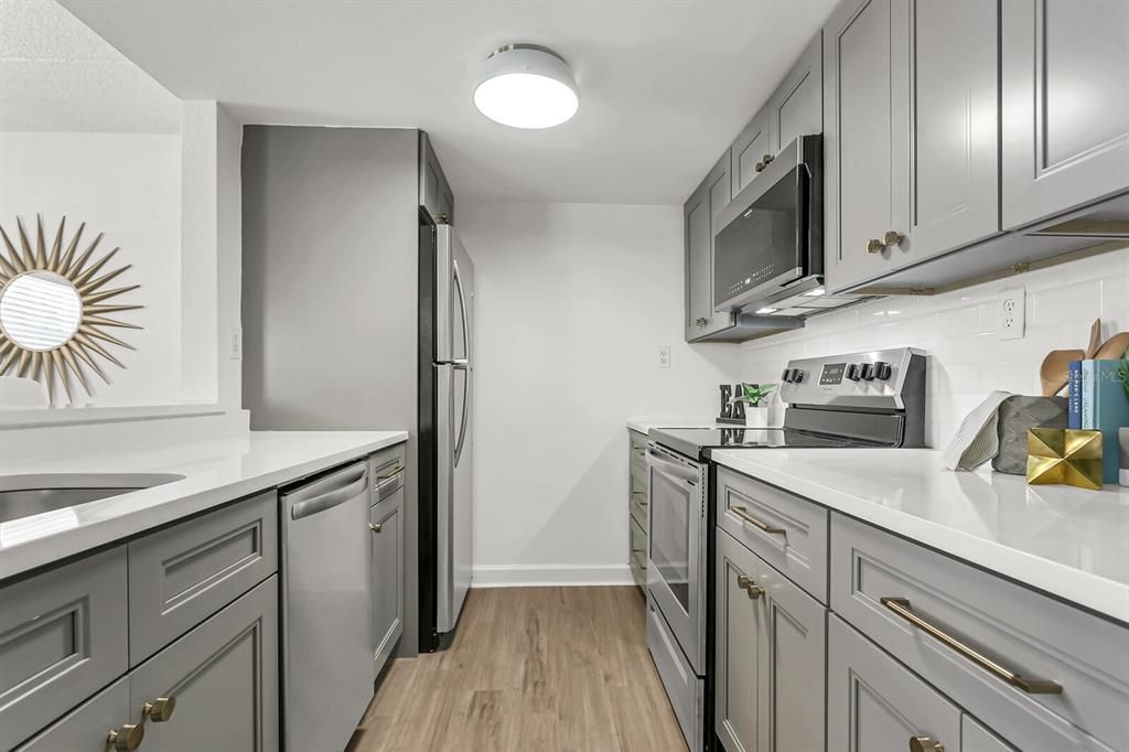 For Rent: $2,098 (2 beds, 1 baths, 875 Square Feet)