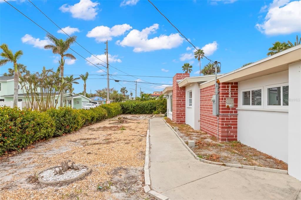 For Sale: $475,000 (3 beds, 1 baths, 1296 Square Feet)