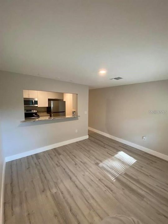 For Rent: $1,150 (2 beds, 1 baths, 700 Square Feet)