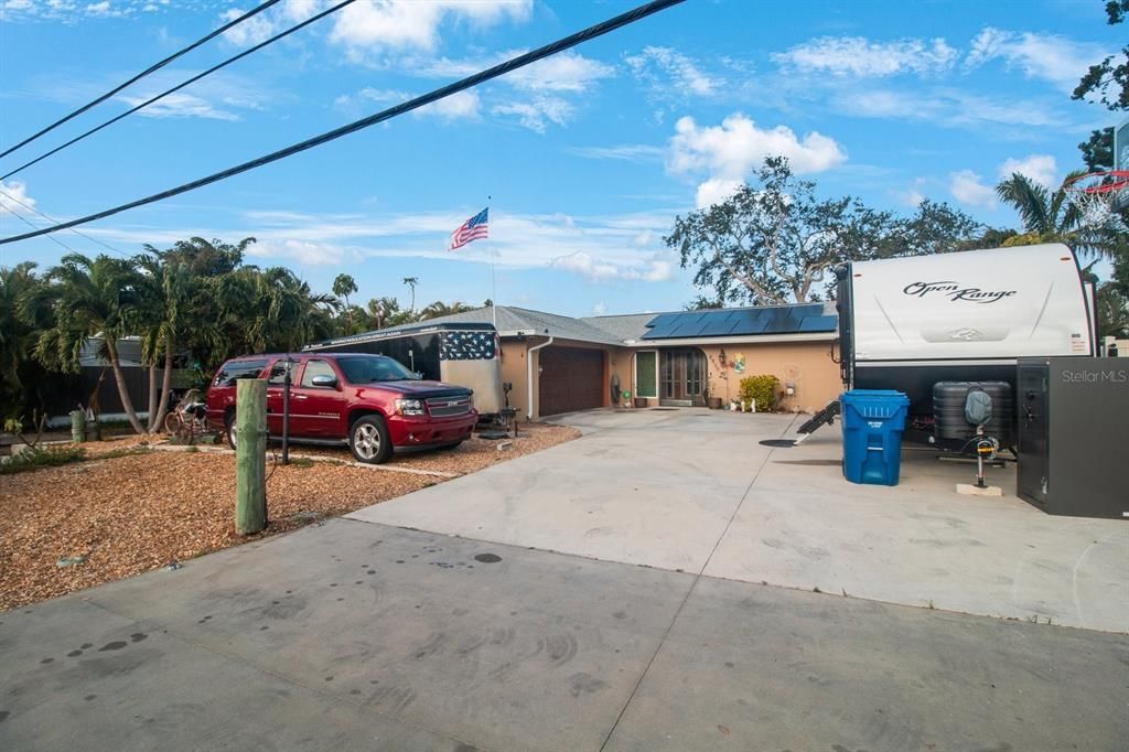 For Sale: $650,000 (3 beds, 2 baths, 1911 Square Feet)