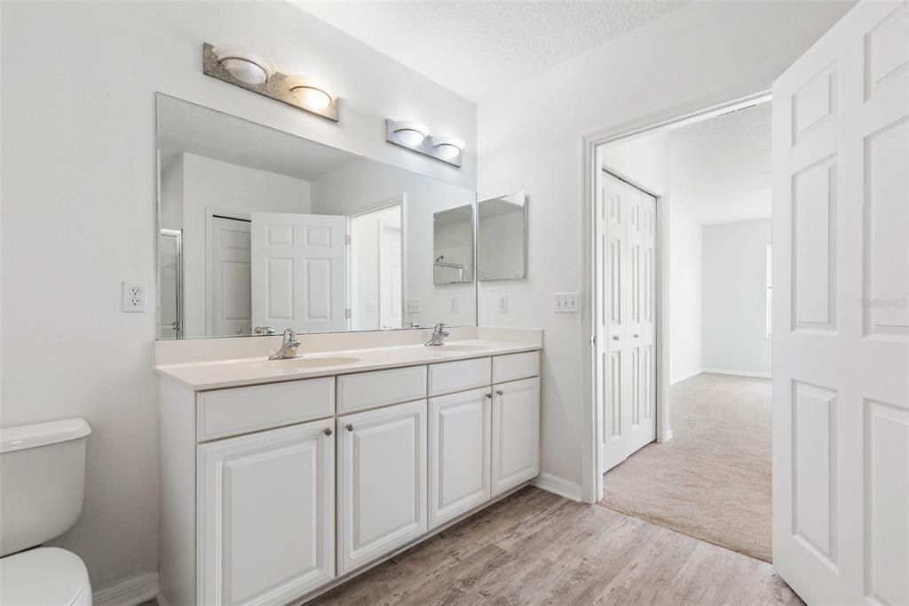 For Sale: $279,900 (2 beds, 2 baths, 1238 Square Feet)