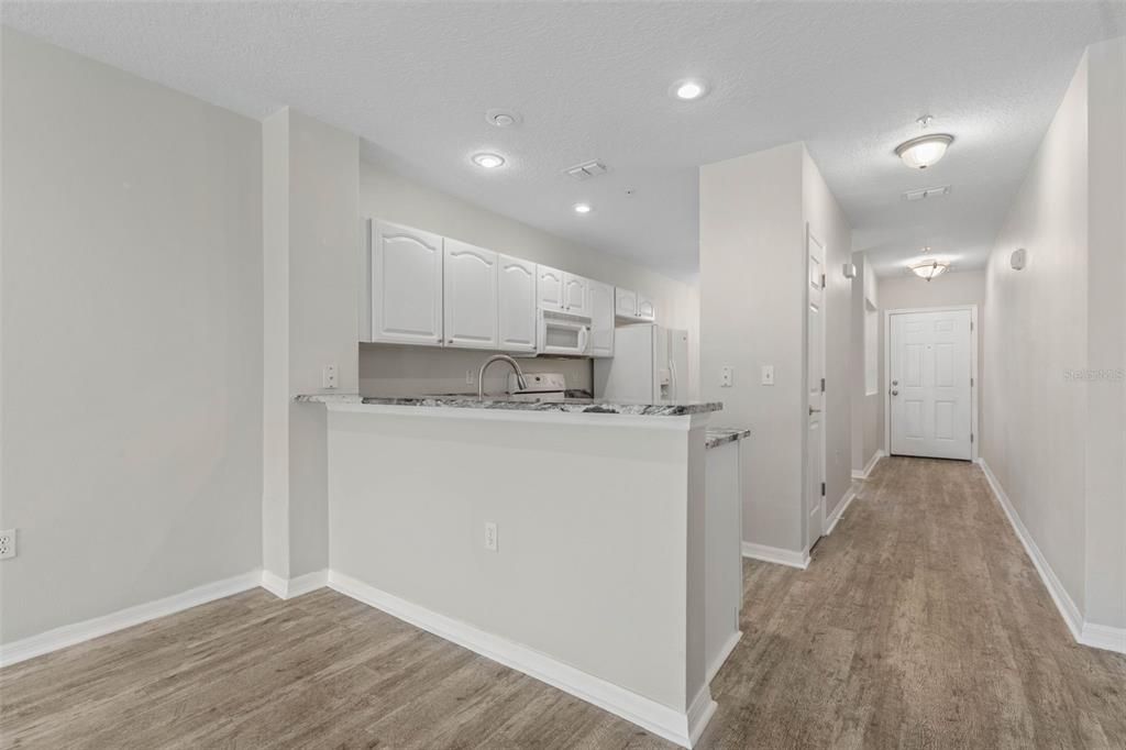 For Sale: $279,900 (2 beds, 2 baths, 1238 Square Feet)