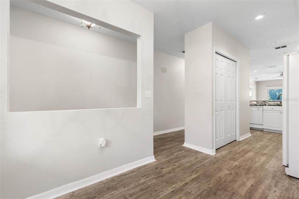 For Sale: $279,900 (2 beds, 2 baths, 1238 Square Feet)