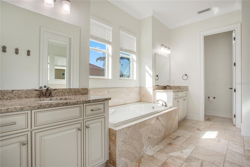 En Venta: $1,049,000 (4 camas, 3 baños, 4066 Pies cuadrados)