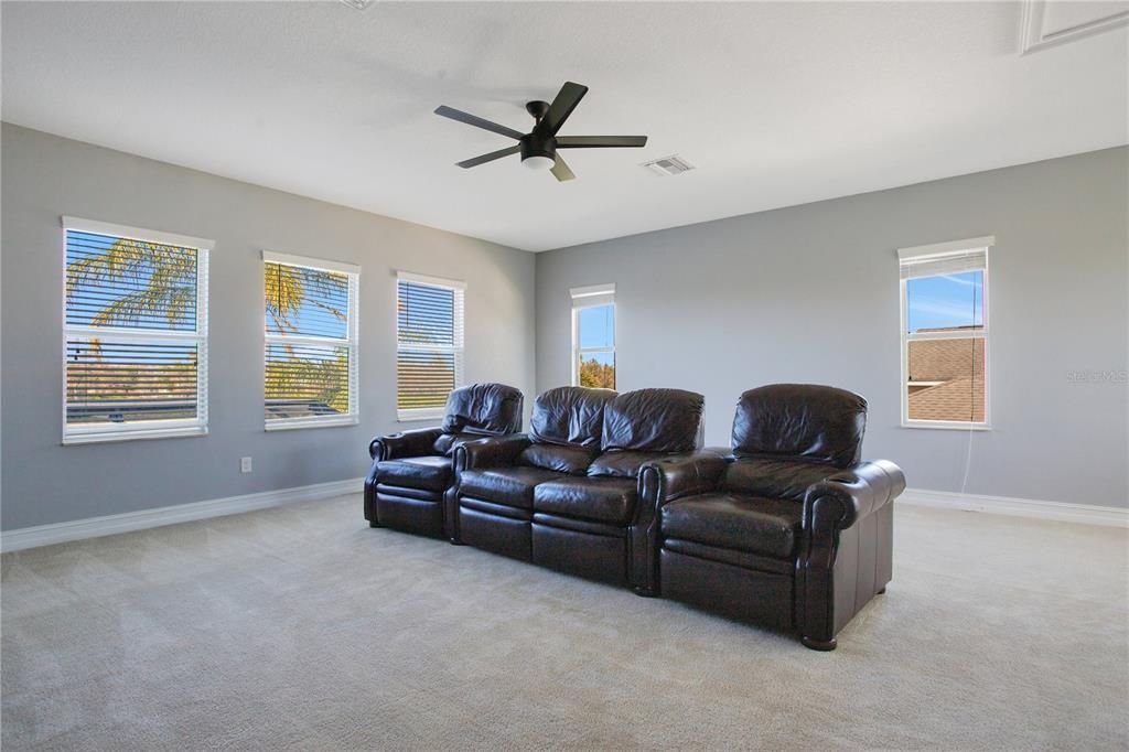 En Venta: $1,049,000 (4 camas, 3 baños, 4066 Pies cuadrados)