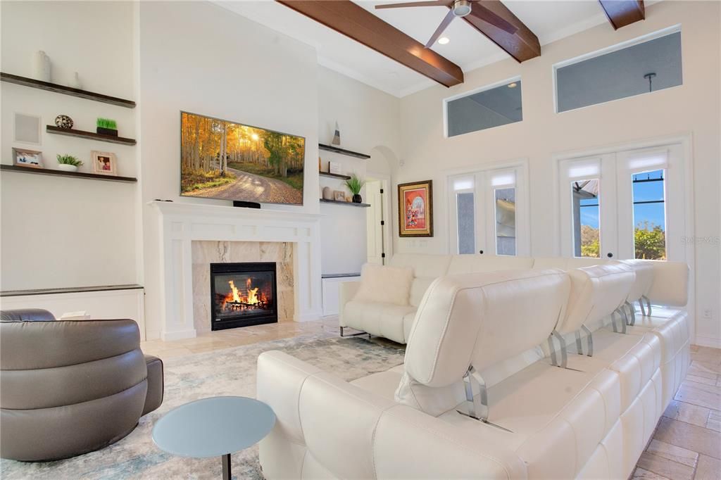 En Venta: $1,049,000 (4 camas, 3 baños, 4066 Pies cuadrados)