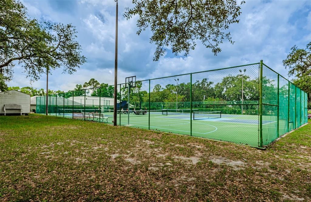 Meadow Oaks Tennis and Pickle Ball Courts