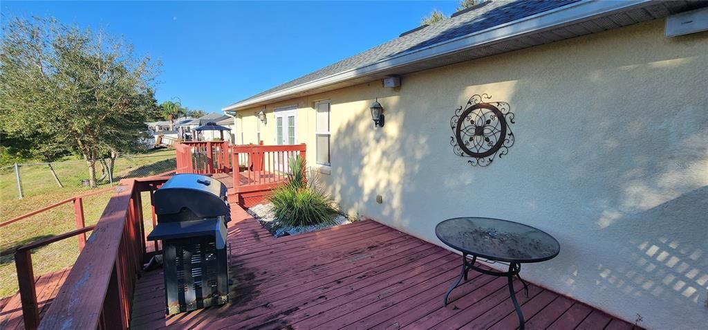 For Sale: $300,000 (4 beds, 2 baths, 1747 Square Feet)