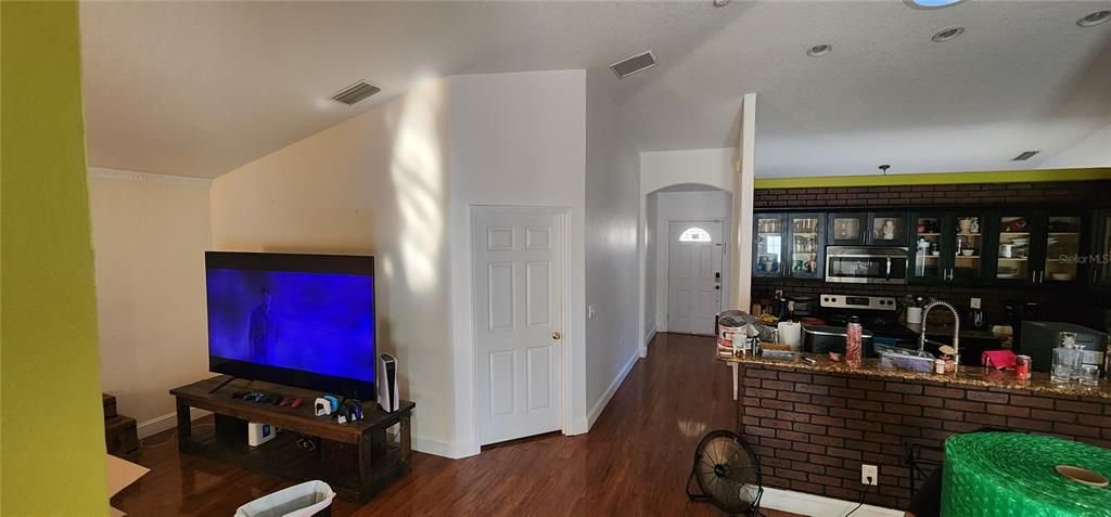 For Sale: $300,000 (4 beds, 2 baths, 1747 Square Feet)