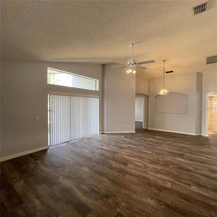 For Rent: $1,850 (3 beds, 2 baths, 1372 Square Feet)