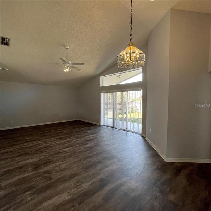 For Rent: $1,850 (3 beds, 2 baths, 1372 Square Feet)