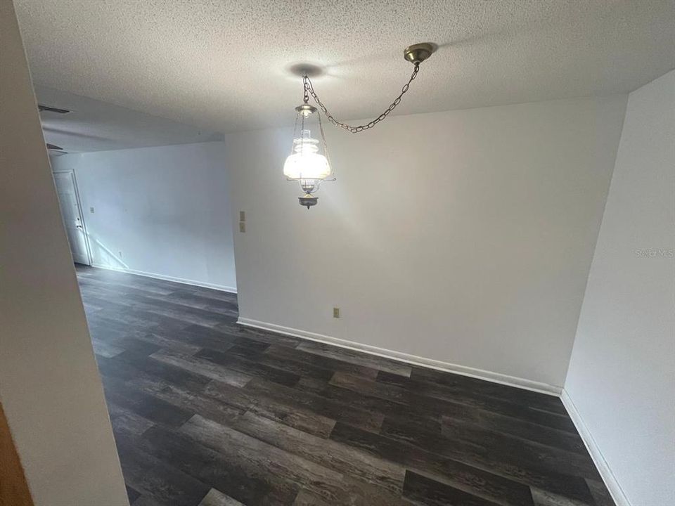 For Rent: $1,350 (1 beds, 1 baths, 799 Square Feet)