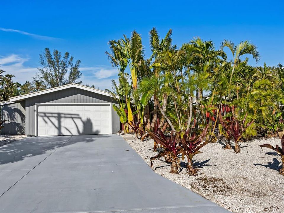 For Sale: $1,700,000 (2 beds, 2 baths, 2632 Square Feet)