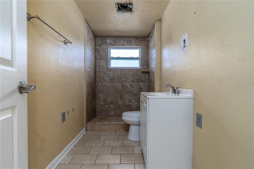 For Sale: $225,000 (3 beds, 1 baths, 1298 Square Feet)