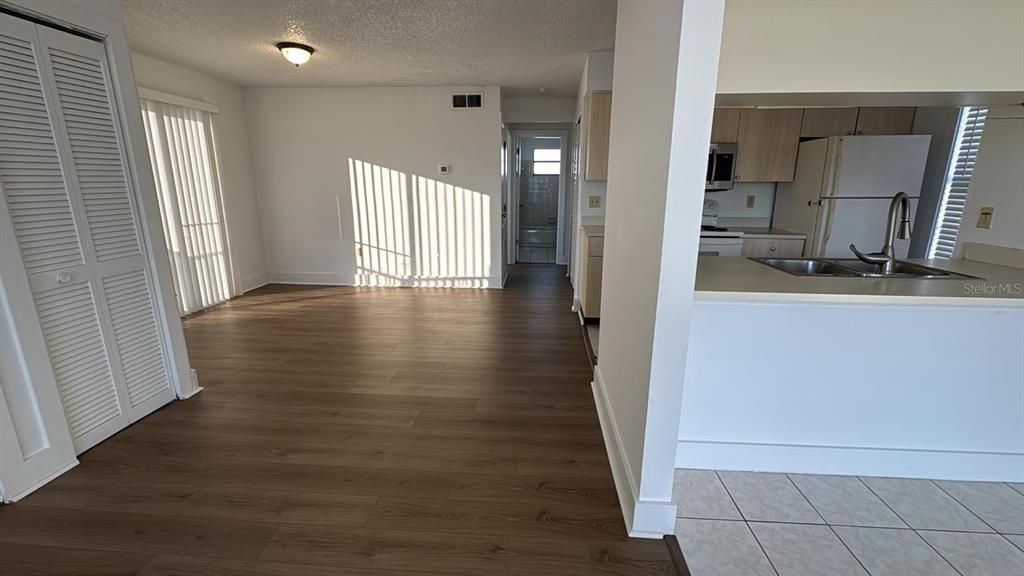 For Rent: $1,700 (2 beds, 2 baths, 1100 Square Feet)