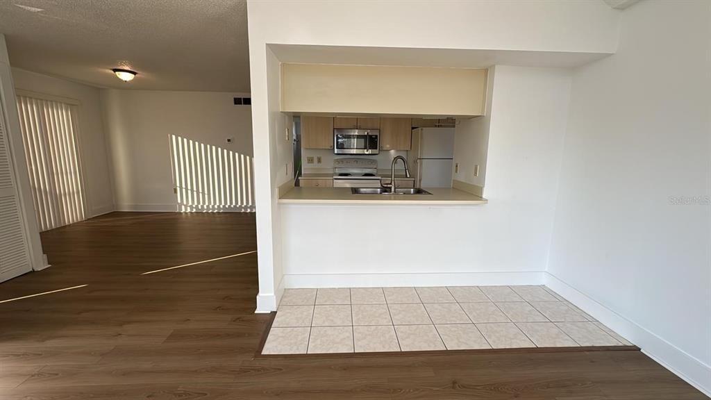 For Rent: $1,700 (2 beds, 2 baths, 1100 Square Feet)