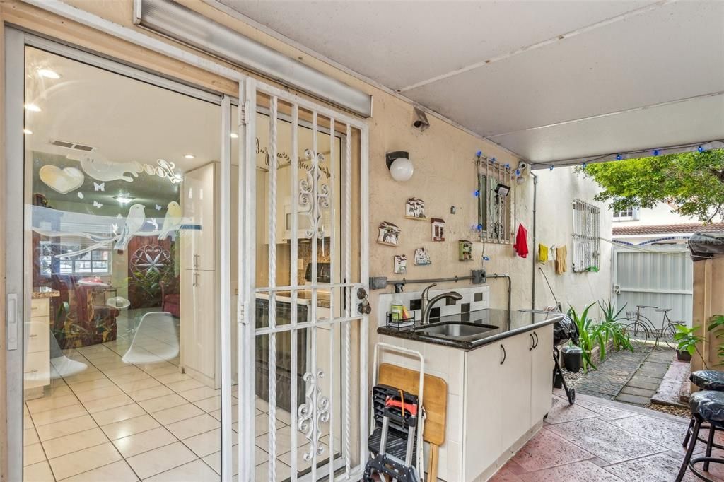 En Venta: $335,000 (2 camas, 2 baños, 962 Pies cuadrados)