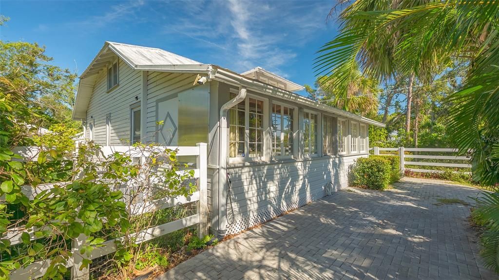 For Sale: $949,000 (4 beds, 2 baths, 1920 Square Feet)