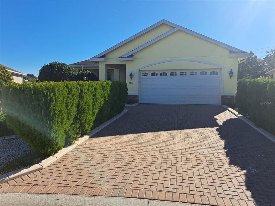 For Sale: $410,000 (3 beds, 2 baths, 1939 Square Feet)