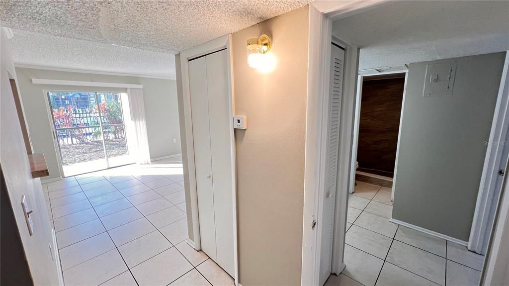 For Rent: $1,350 (2 beds, 1 baths, 850 Square Feet)