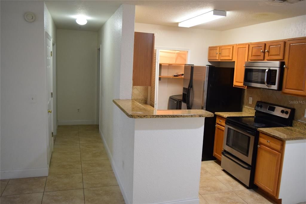 For Sale: $209,000 (2 beds, 2 baths, 996 Square Feet)