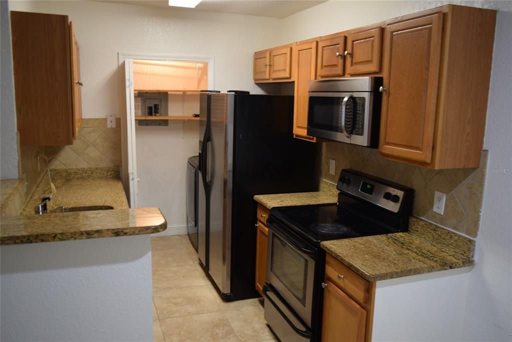 For Sale: $209,000 (2 beds, 2 baths, 996 Square Feet)