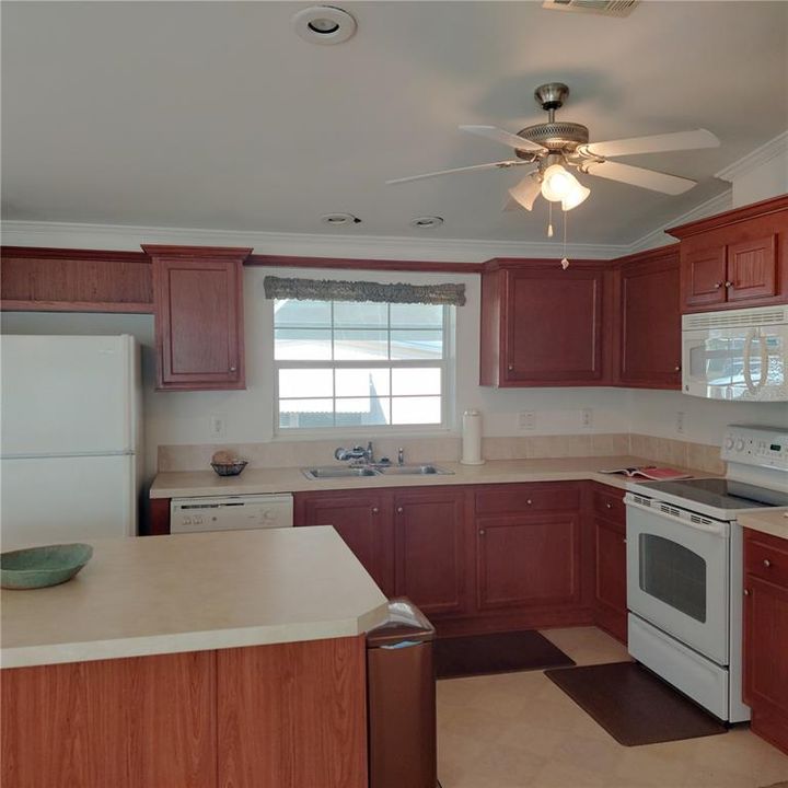 For Sale: $329,900 (2 beds, 2 baths, 1152 Square Feet)