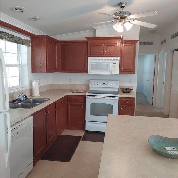 For Sale: $329,900 (2 beds, 2 baths, 1152 Square Feet)