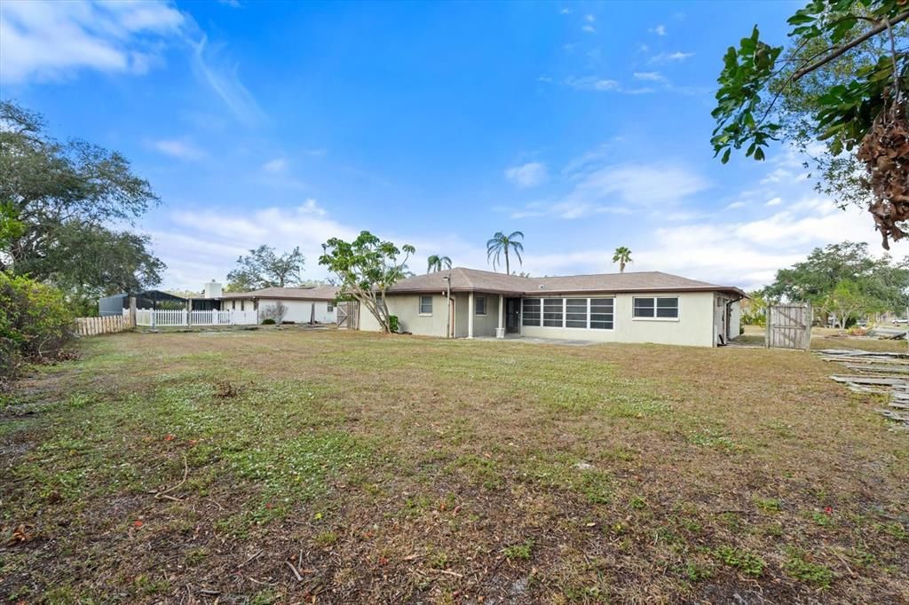 For Sale: $365,000 (4 beds, 2 baths, 2320 Square Feet)