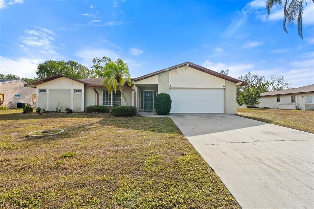 For Sale: $365,000 (4 beds, 2 baths, 2320 Square Feet)